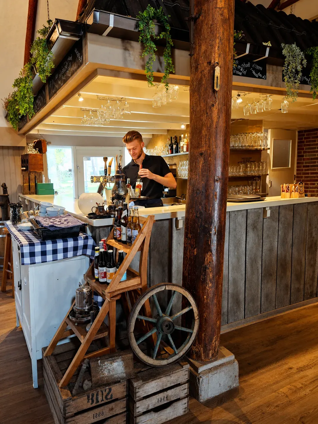 Achter de bar van Café-Restaurant De Heidehoeve